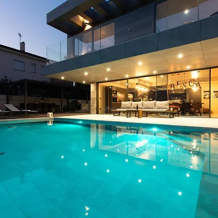 Luxury Besca With Sauna And Jacuzzi *