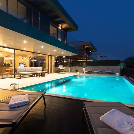 Luxury Prestige With Sauna And Jacuzzi Villa *