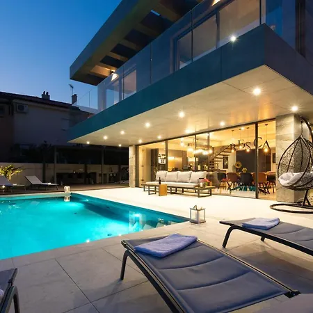 Luxury Besca With Sauna And Jacuzzi Villa *