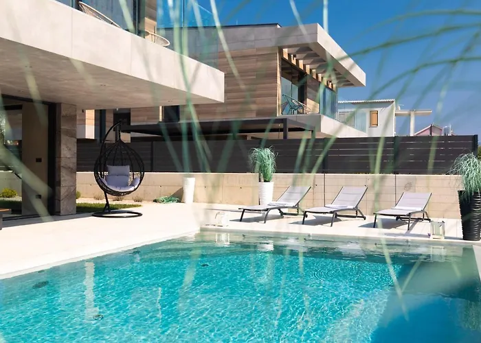 Luxury Besca With Sauna And Jacuzzi