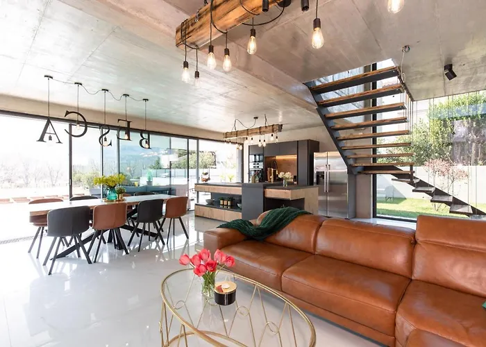 Luxury Besca With Sauna And Jacuzzi *