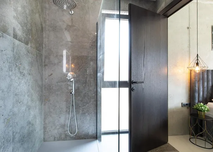 Luxury Besca With Sauna And Jacuzzi *