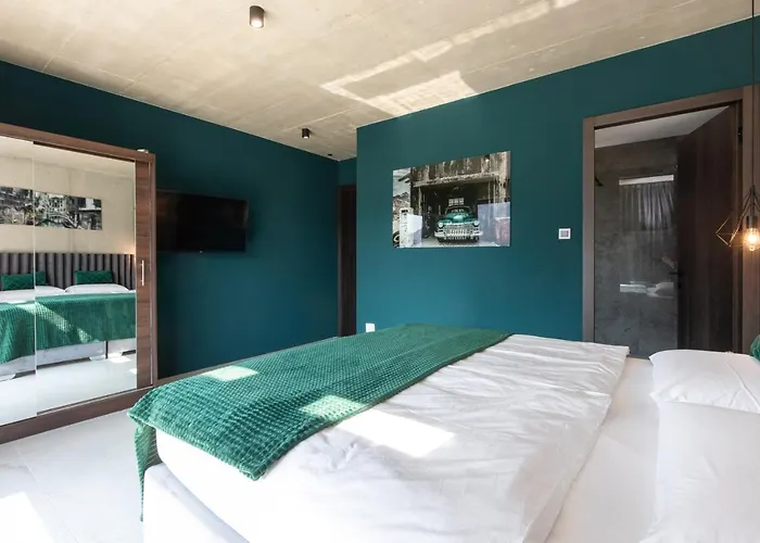 Luxury Besca With Sauna And Jacuzzi فيلة