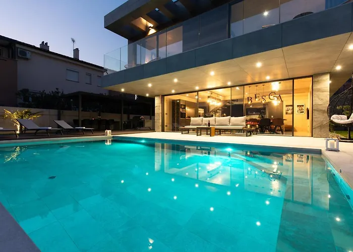 Luxury Besca With Sauna And Jacuzzi *