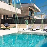 Luxury Besca With Sauna And Jacuzzi