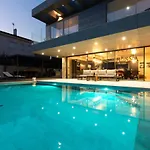 Luxury Besca With Sauna And Jacuzzi *