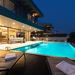 Luxury Besca With Sauna And Jacuzzi فيلة *