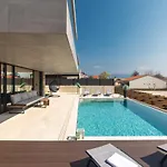 Luxury Besca With Sauna And Jacuzzi فيلة